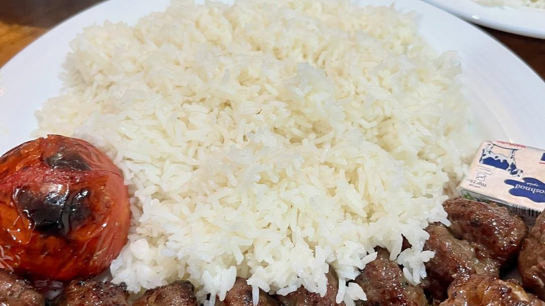 کباب بریونی با نان داغ زاگرس