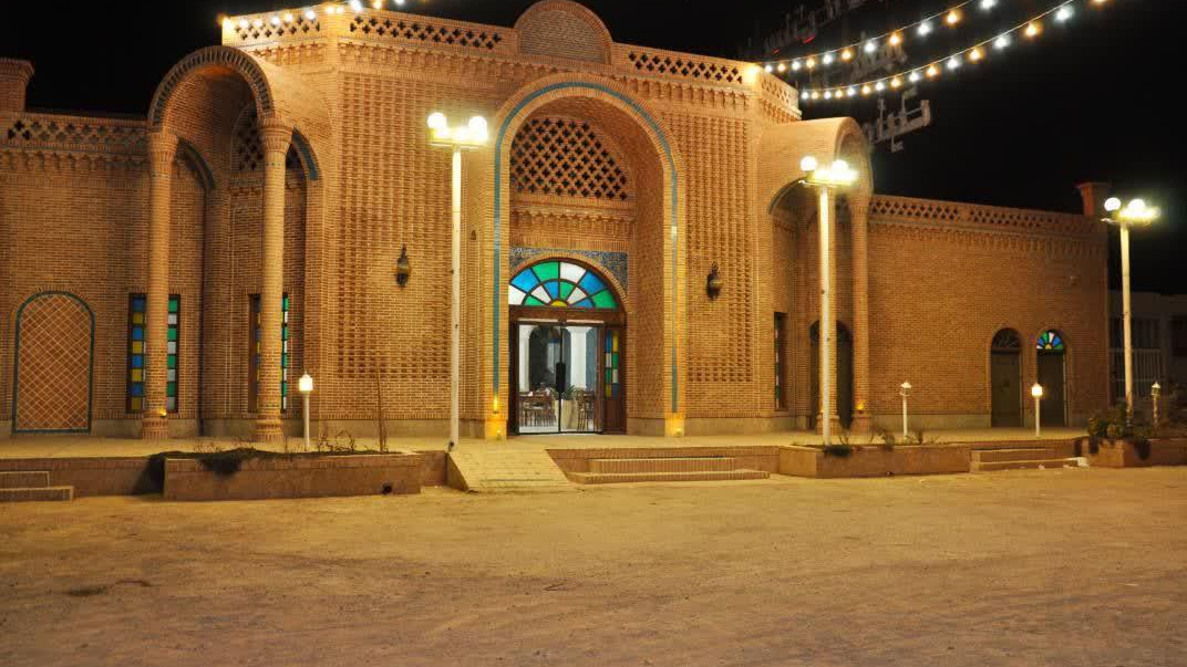 رستوران استوایی خلیج فیروزه