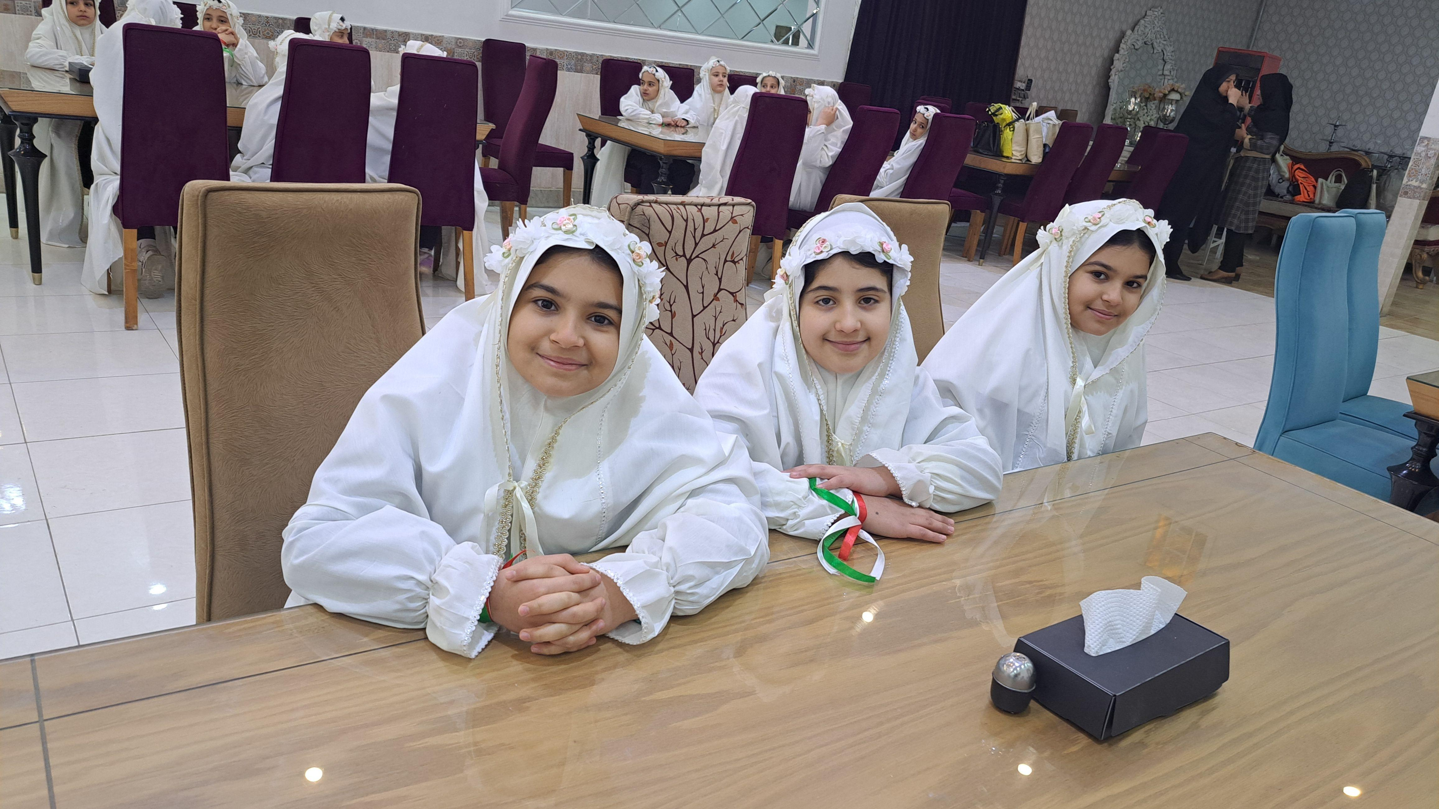 رستوران عطر توت