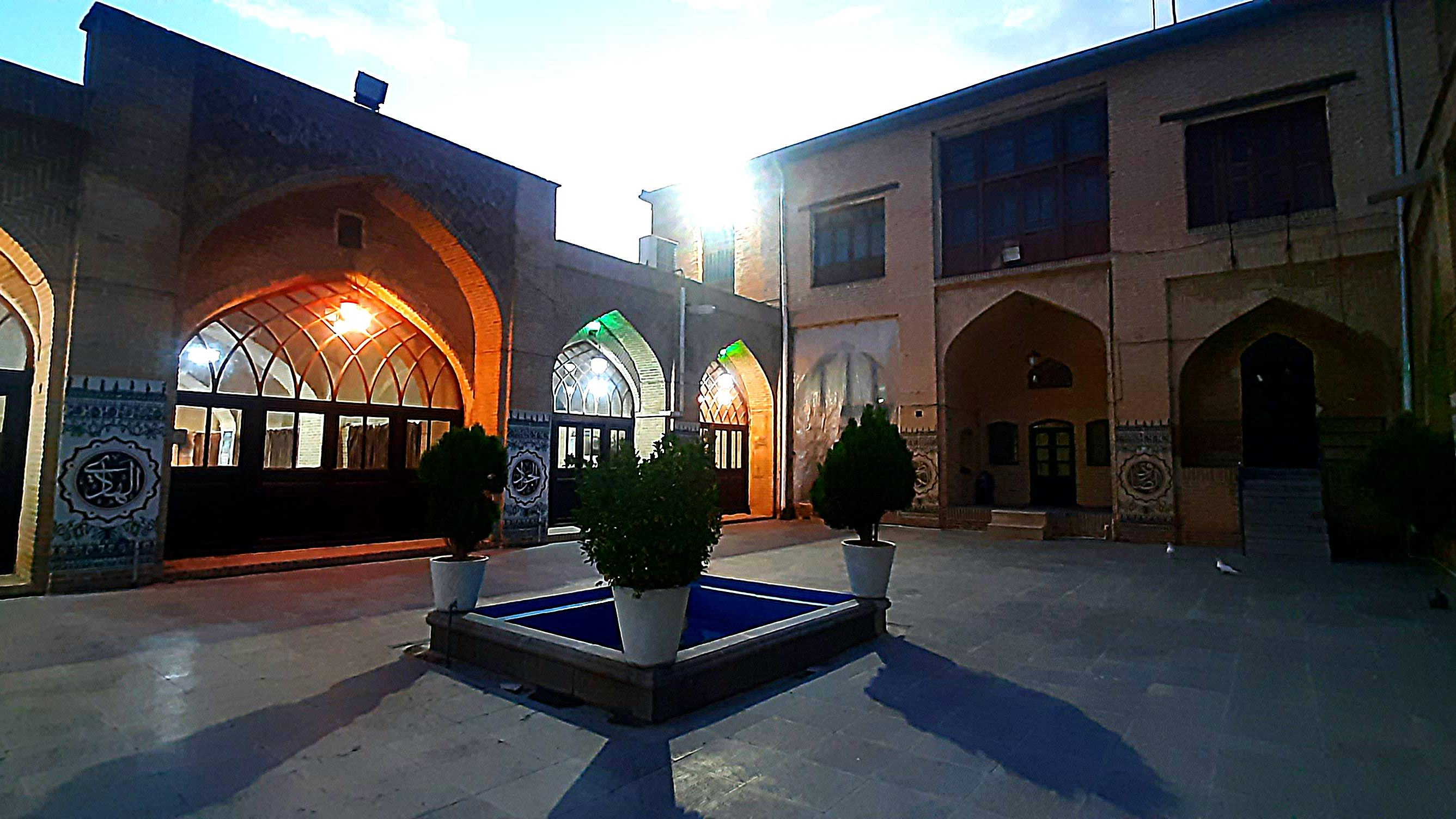 مسجد آقا رحیم آل آقا