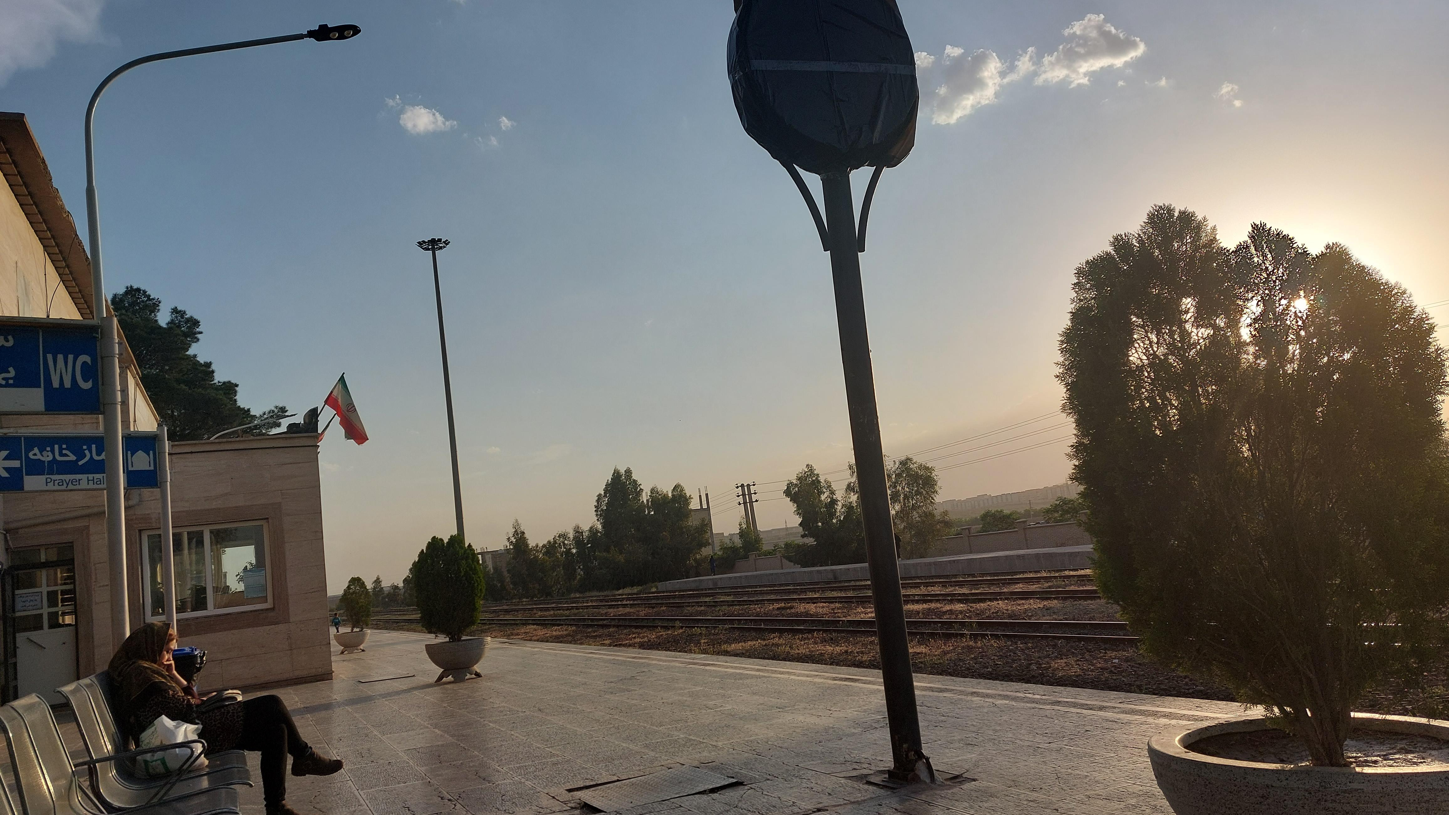 ایستگاه راه آهن رباط کریم