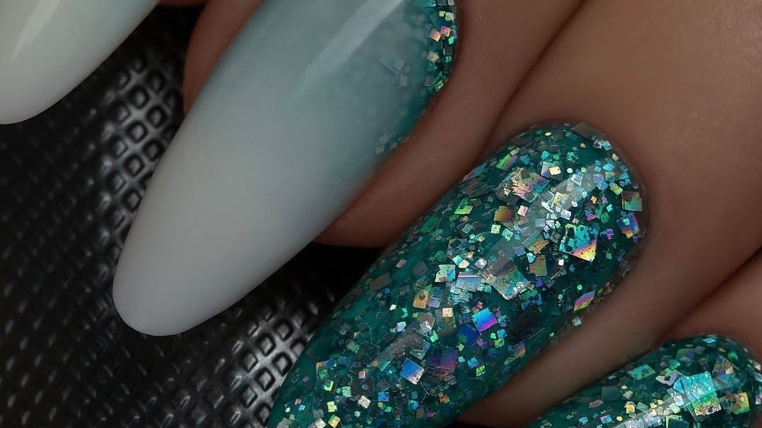 آموزش کاشت ناخن فرناز