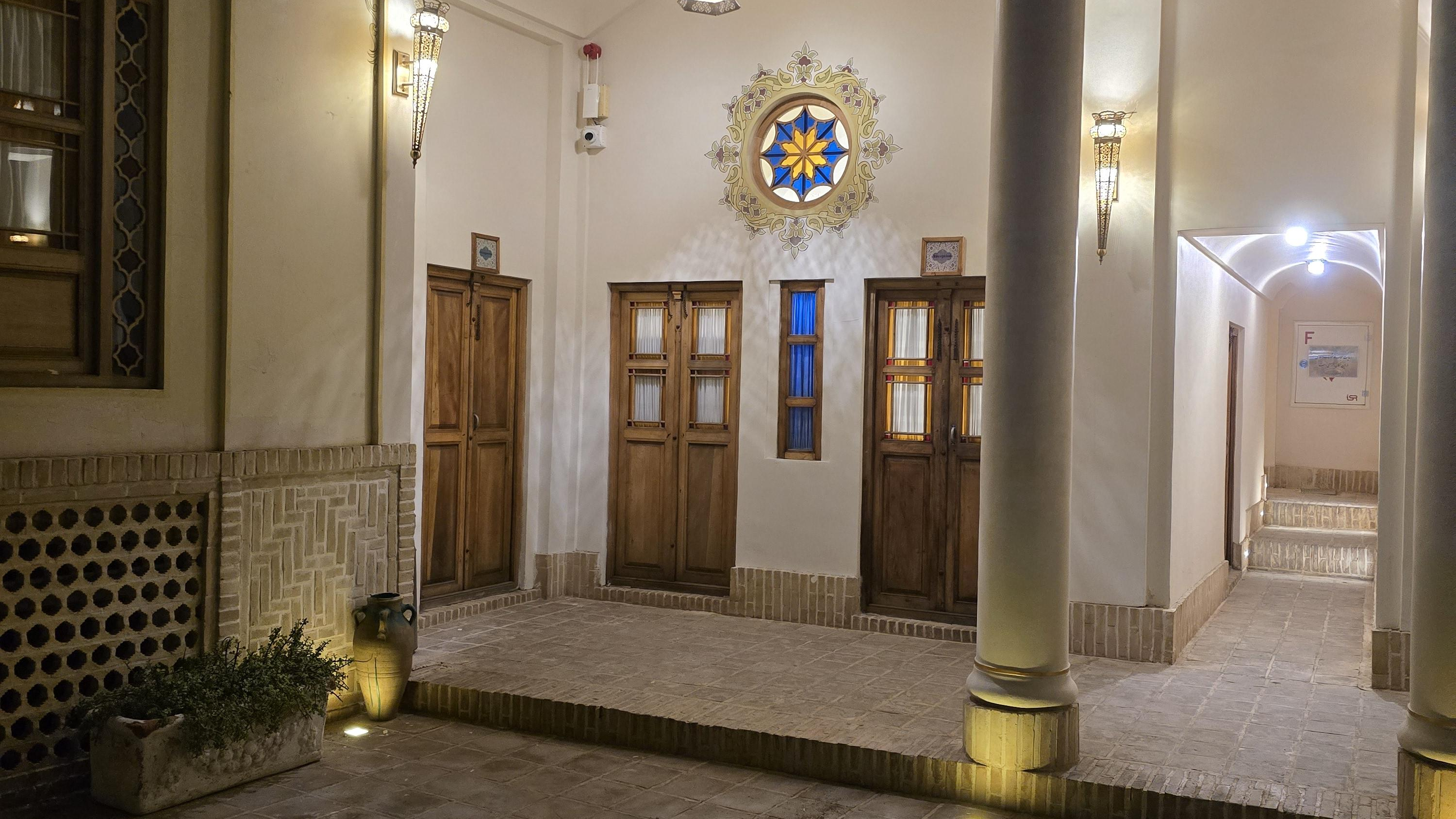 اقامتگاه یاسمین راهب