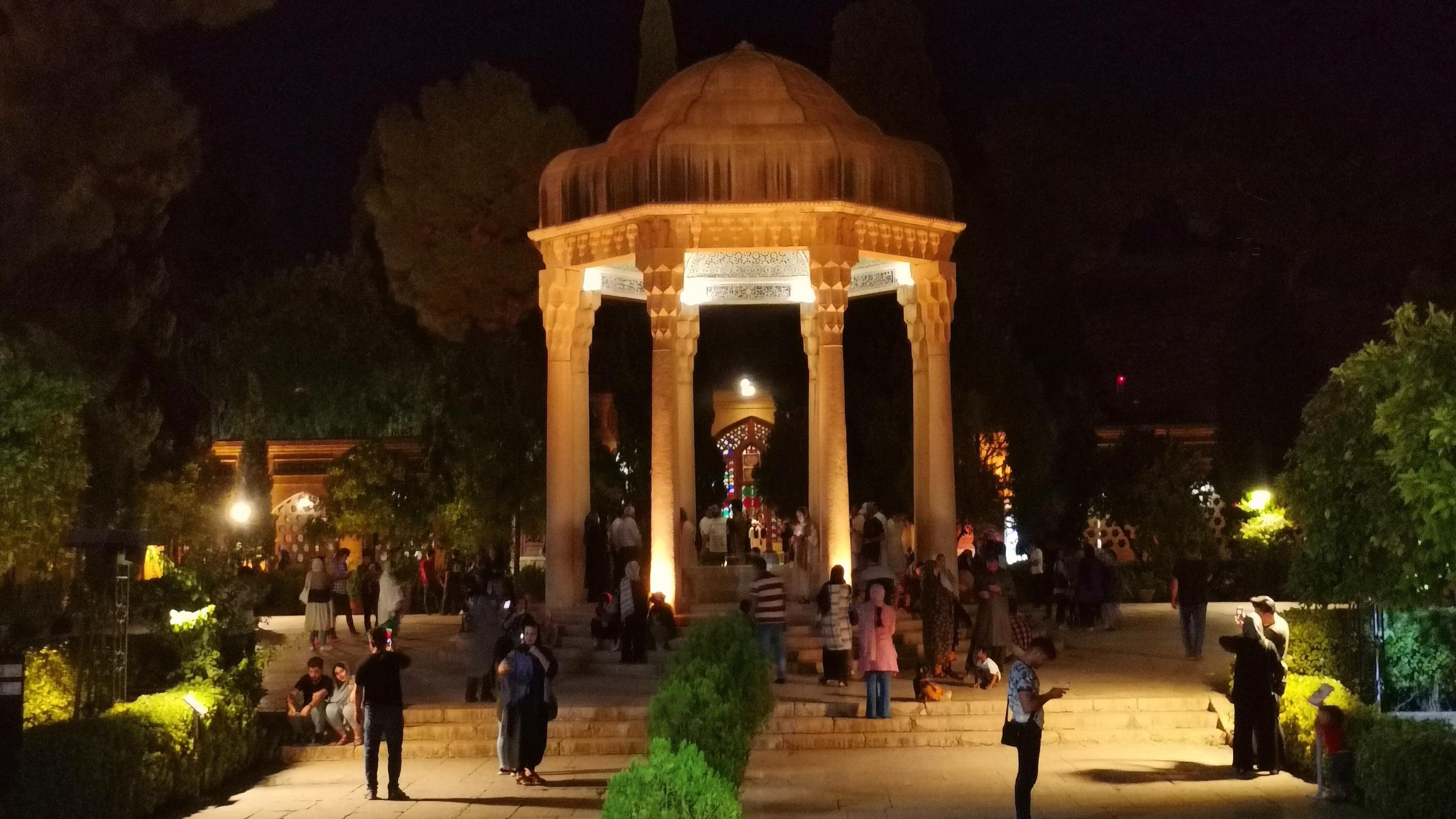 آرامگاه حافظ شیرازی