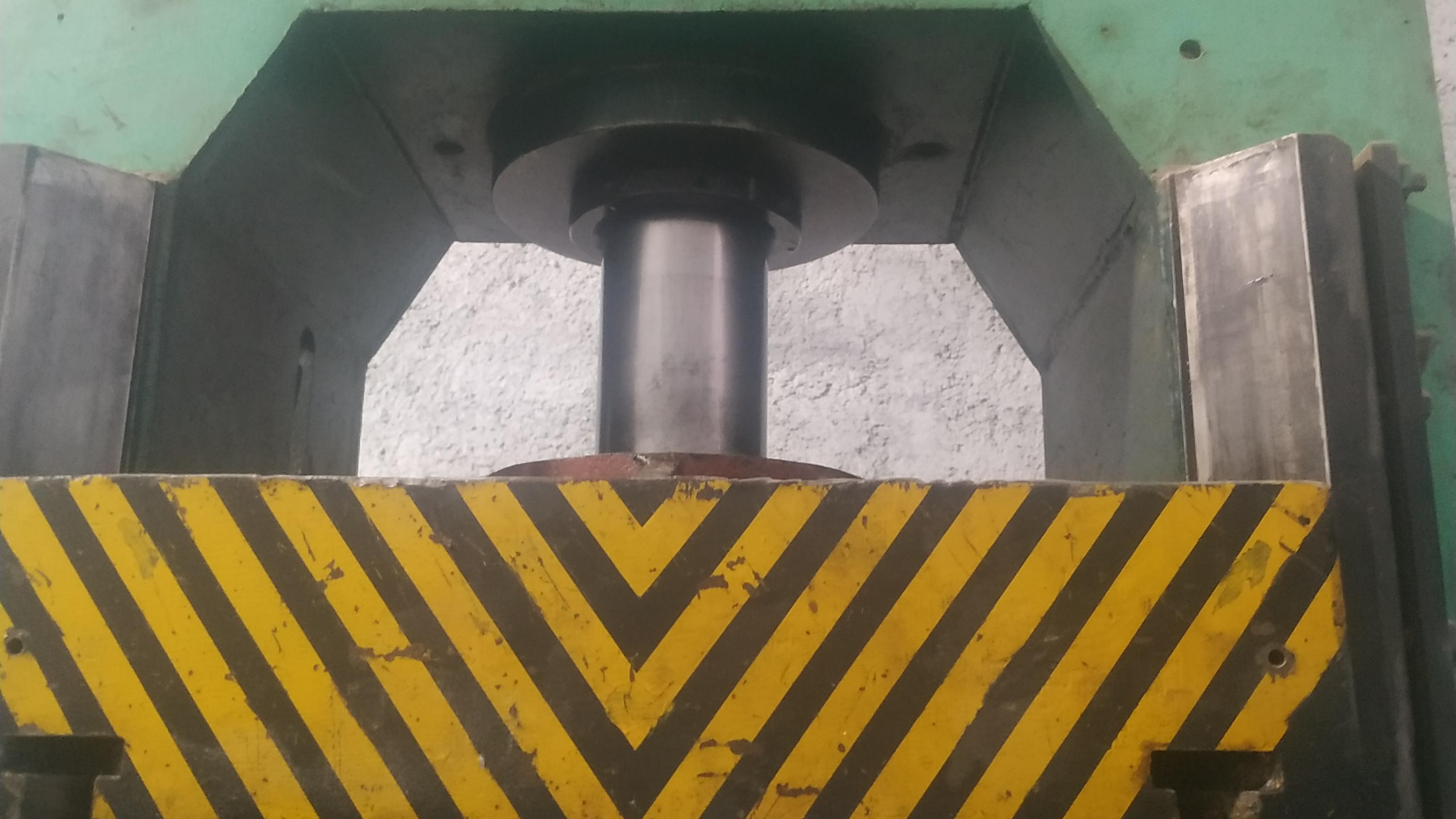پرسکاری و قالب سازی  کیا صنعت