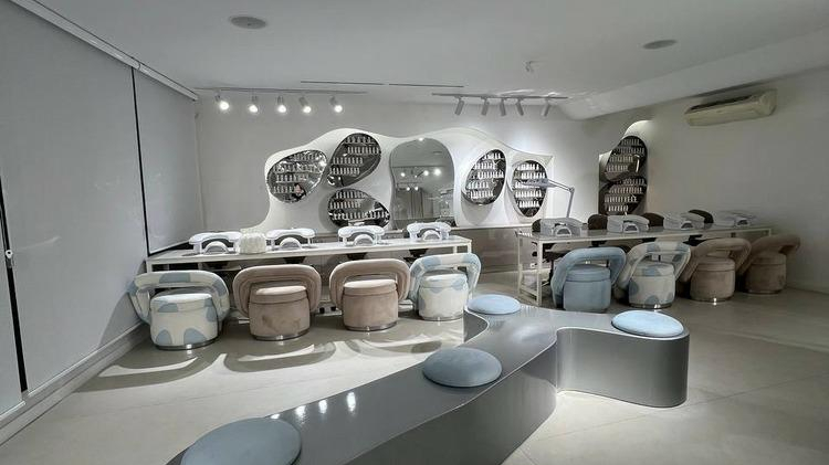 سالن زیبایی ناژوآ