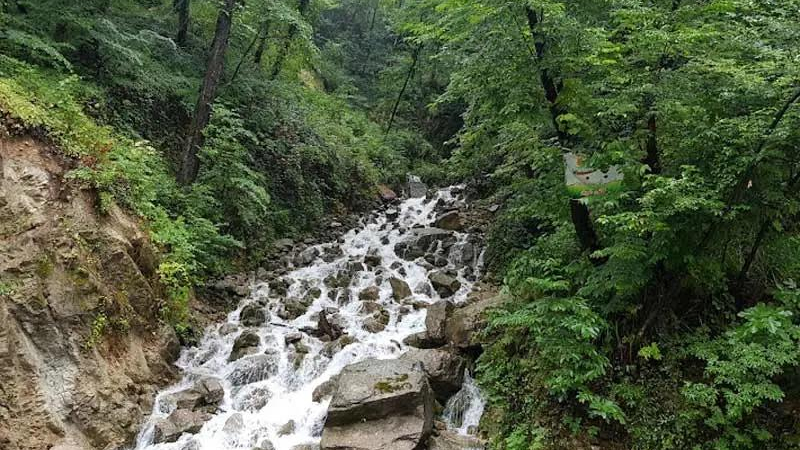 آبشار آب پری