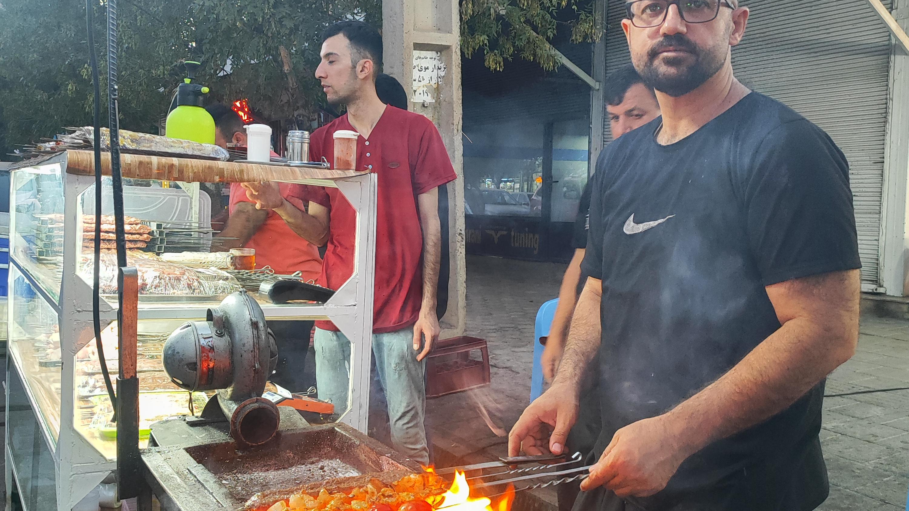کبابی و جگرکی شه وانی شنو