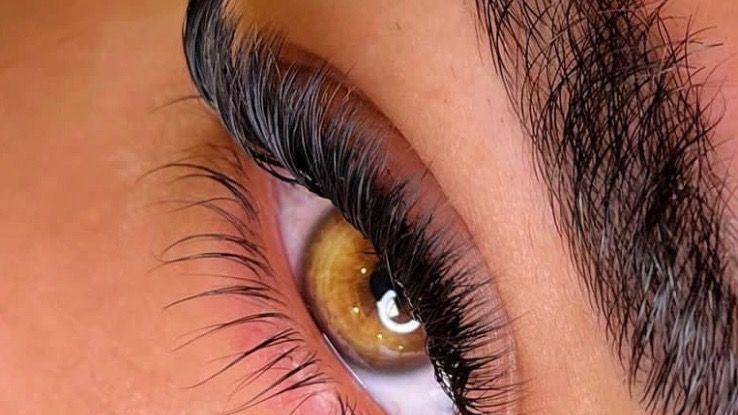 خدمات کاشت و اکستنشن مژه رابو