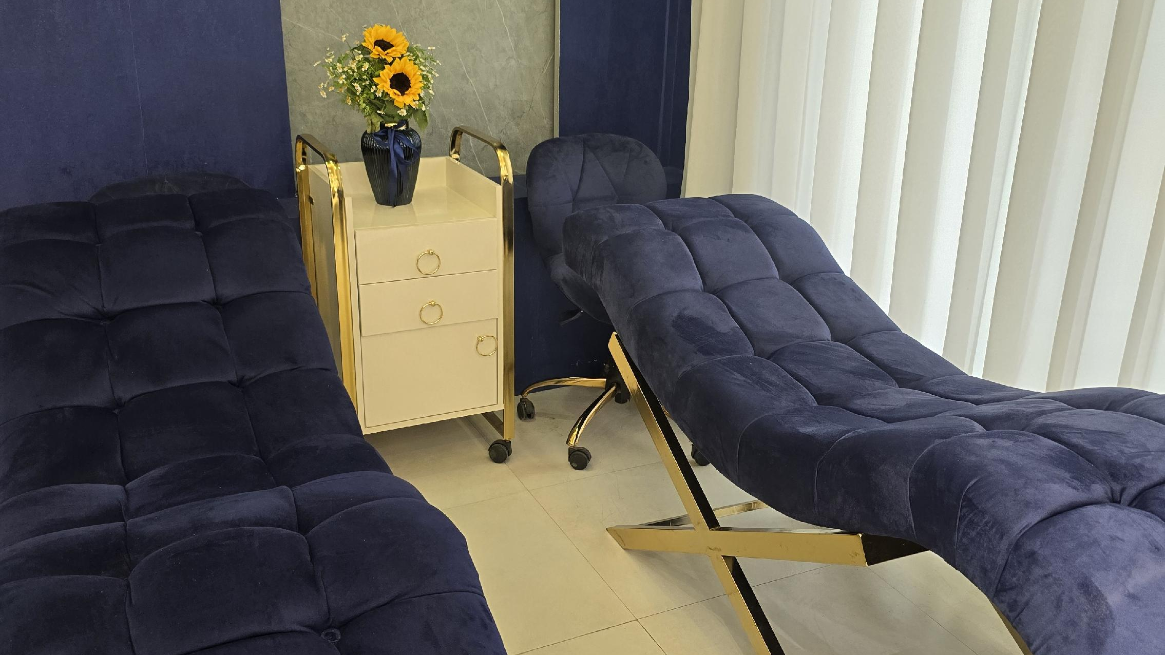 کاشت مژه مهدیس