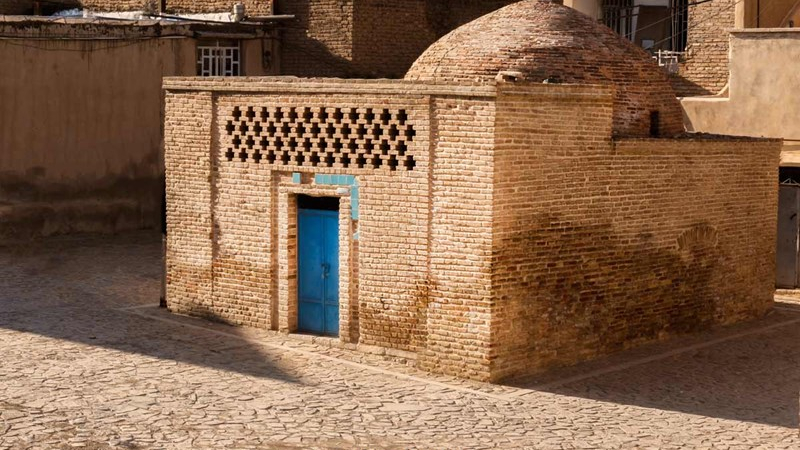 مقبره بابا طاهر