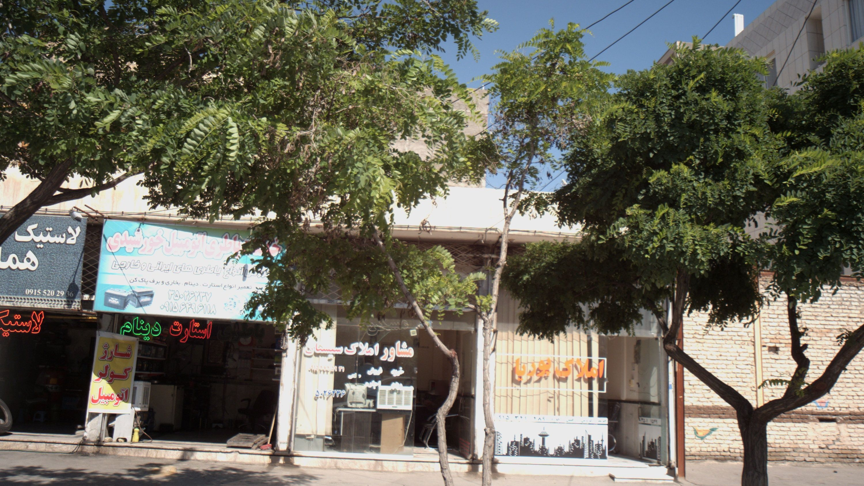 خدمات باطری اتومبیل خورشیدی
