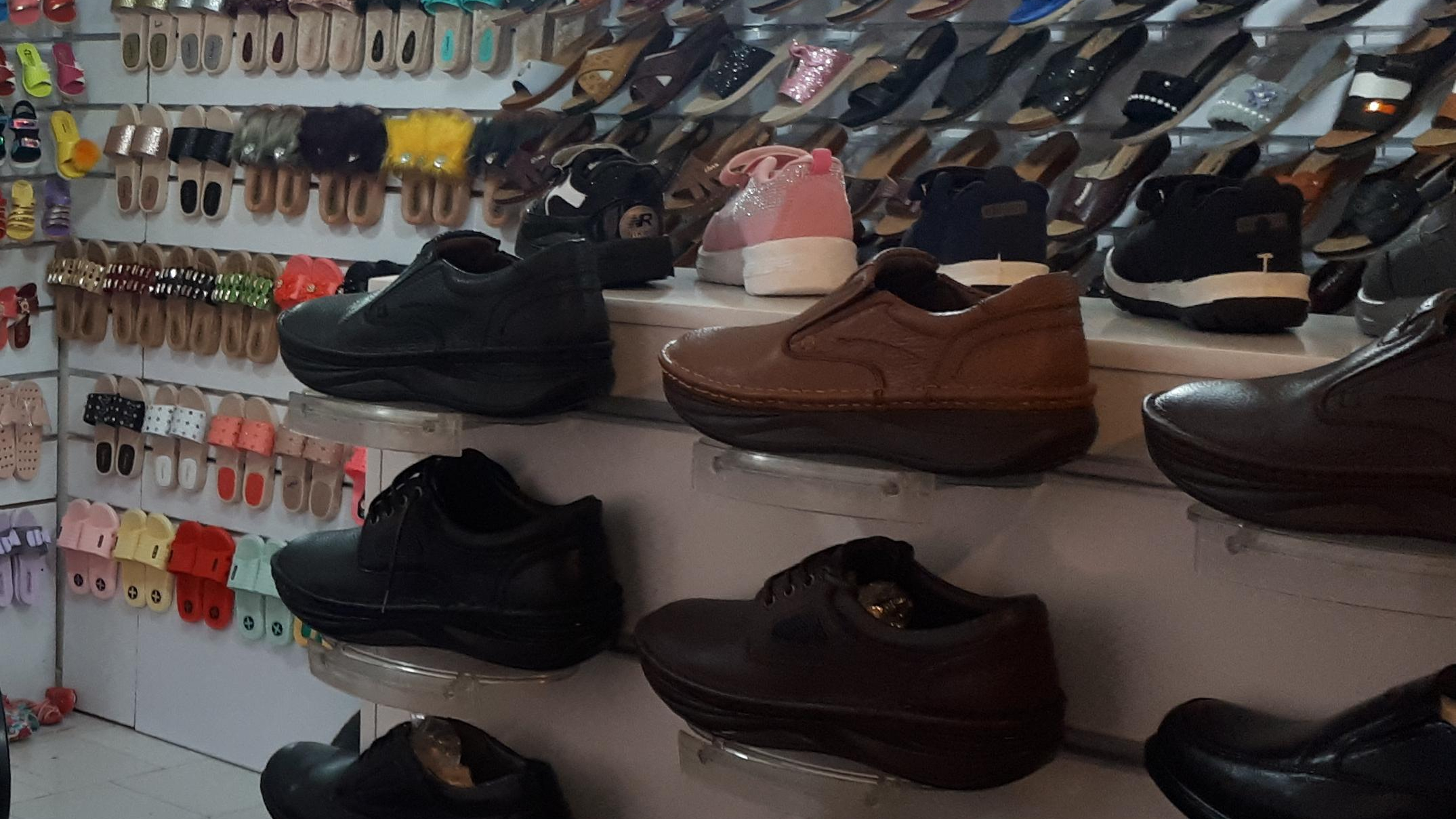 فروشگاه کفش بذرافکن
