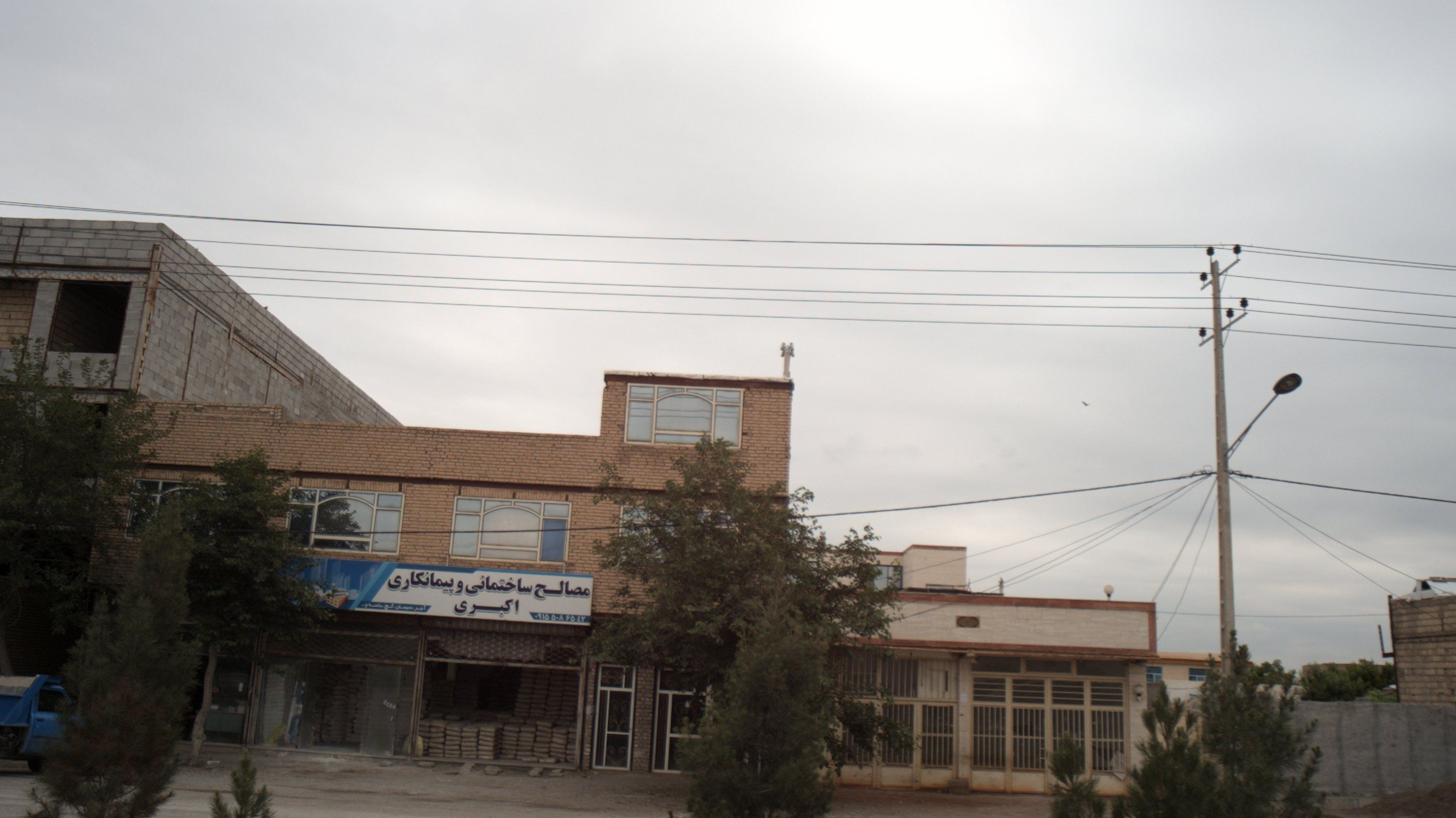 مصالح ساختمانی و پیمانکاری اکبری