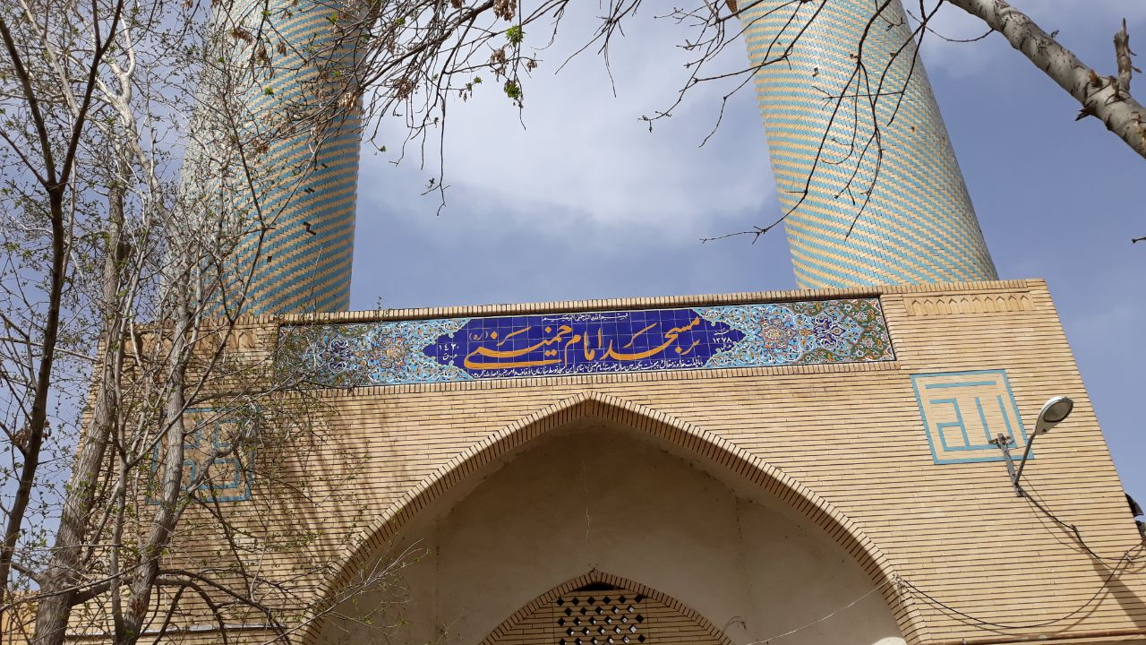 مسجد بین راهی