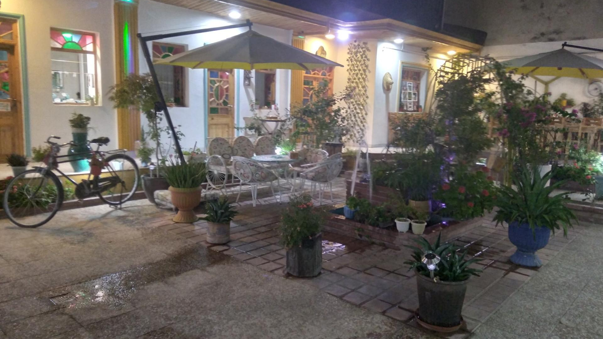 رستوران عمارت حاجیه بنی