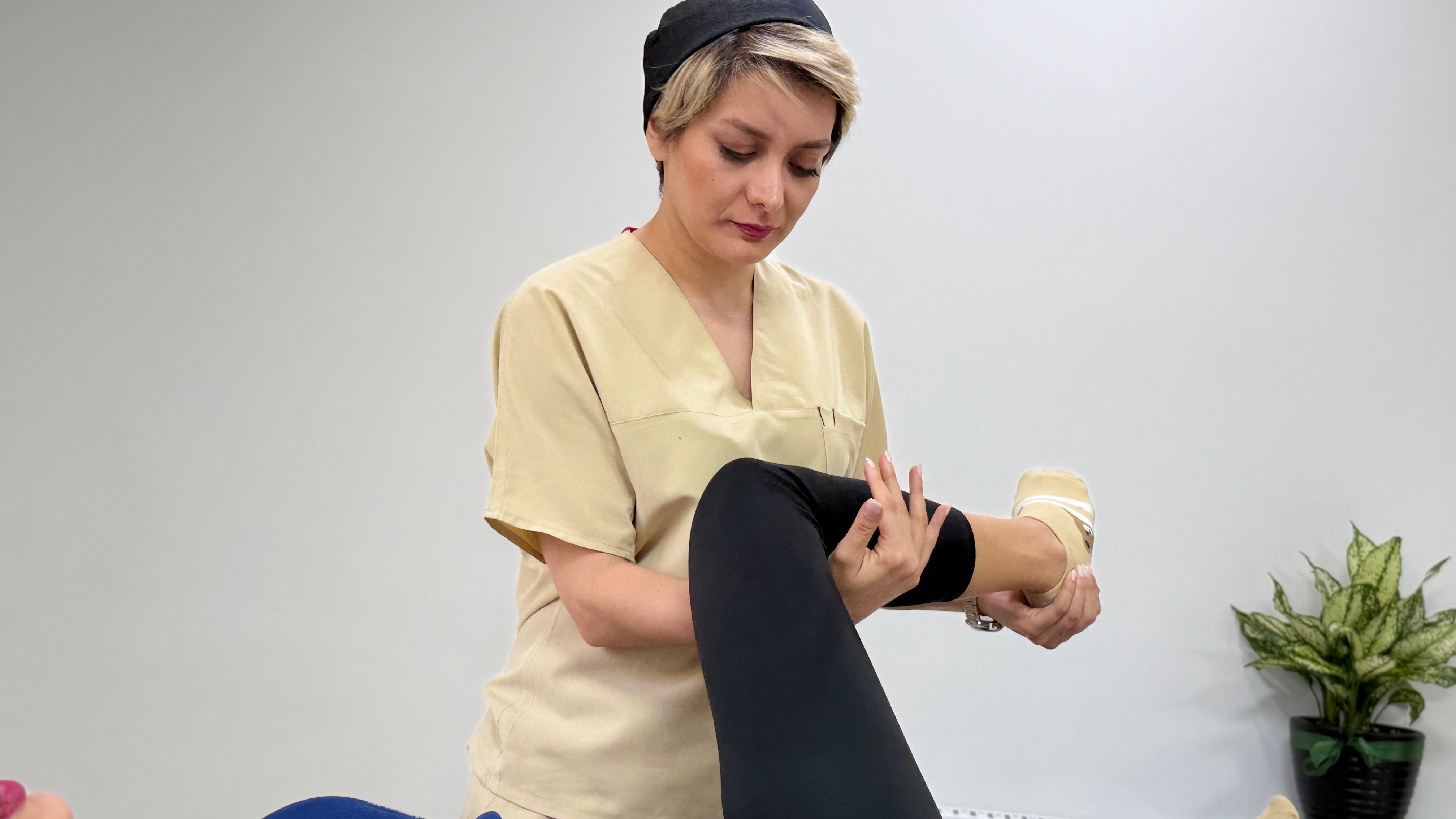 آکادمی مثلث (حرکات اصلاحی و آب درمانی )