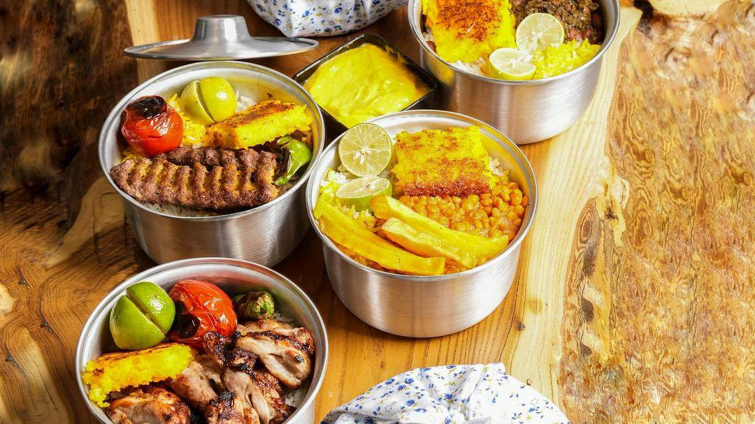 غذای بیرون بر آنا