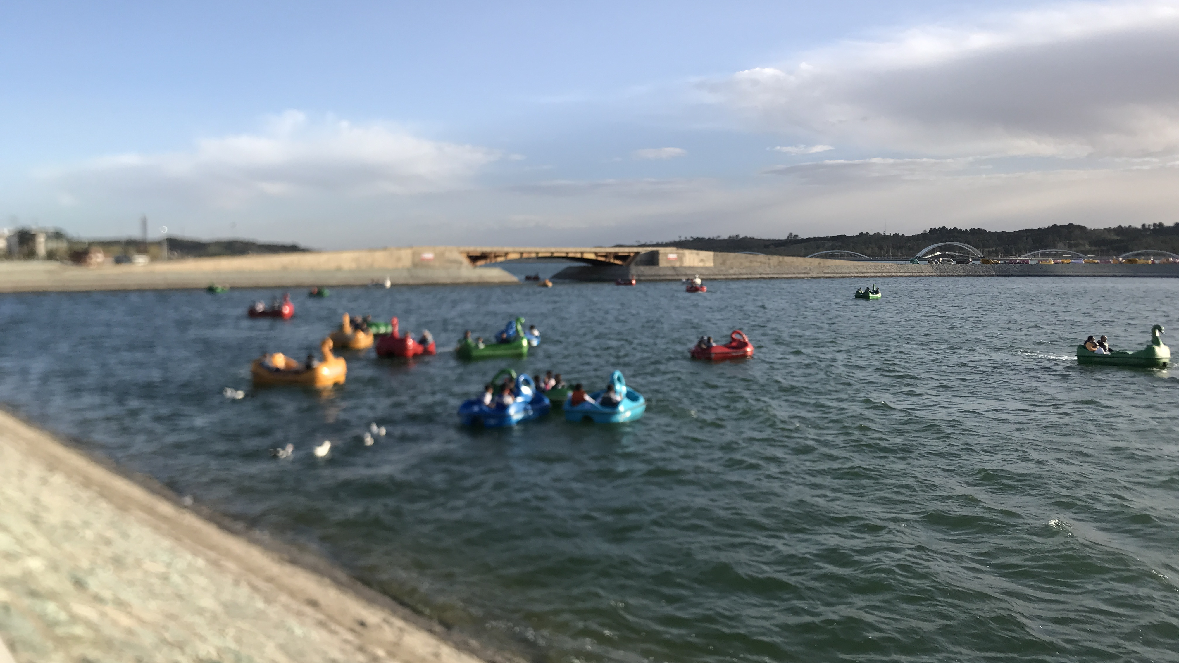 کرایه قایق غربی دریاچه چیتگر