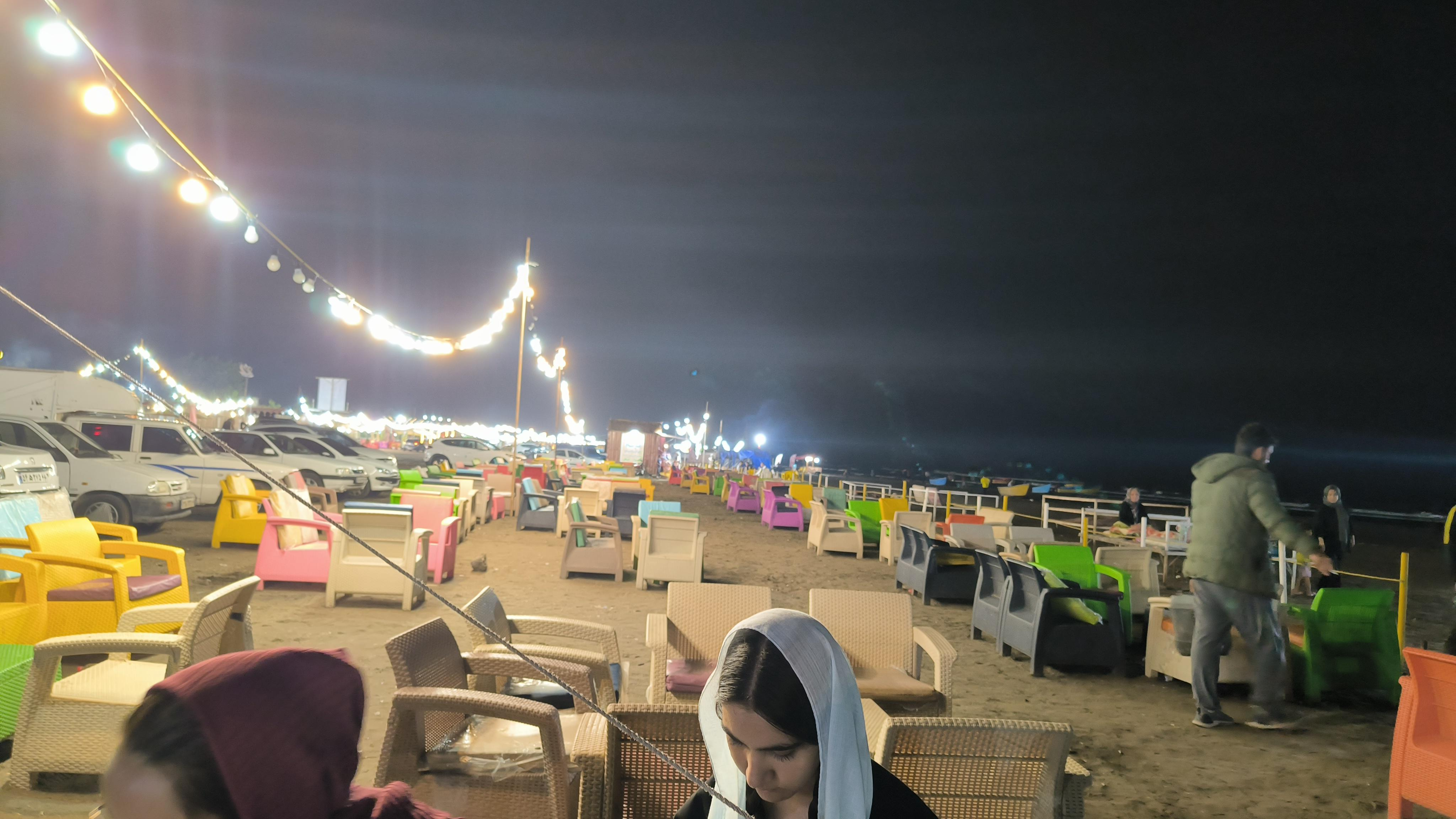 ساحل انزلی آلاچیق دار