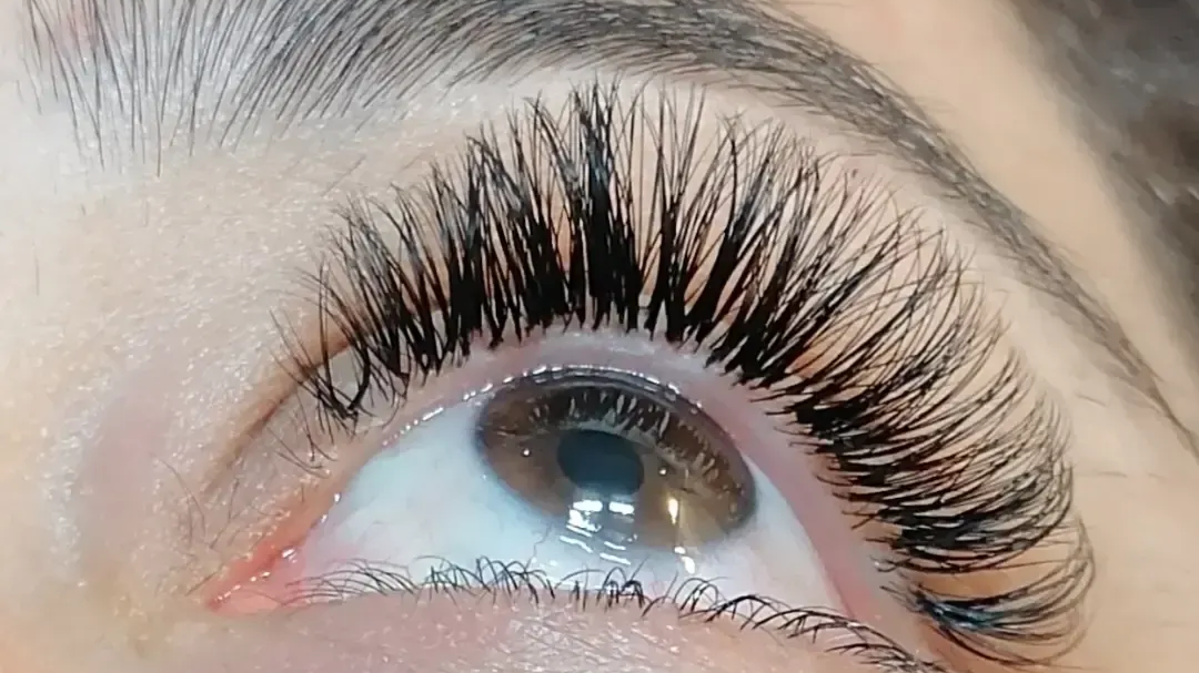 خدمات تخصصی اکستنشن مژه و لیفت