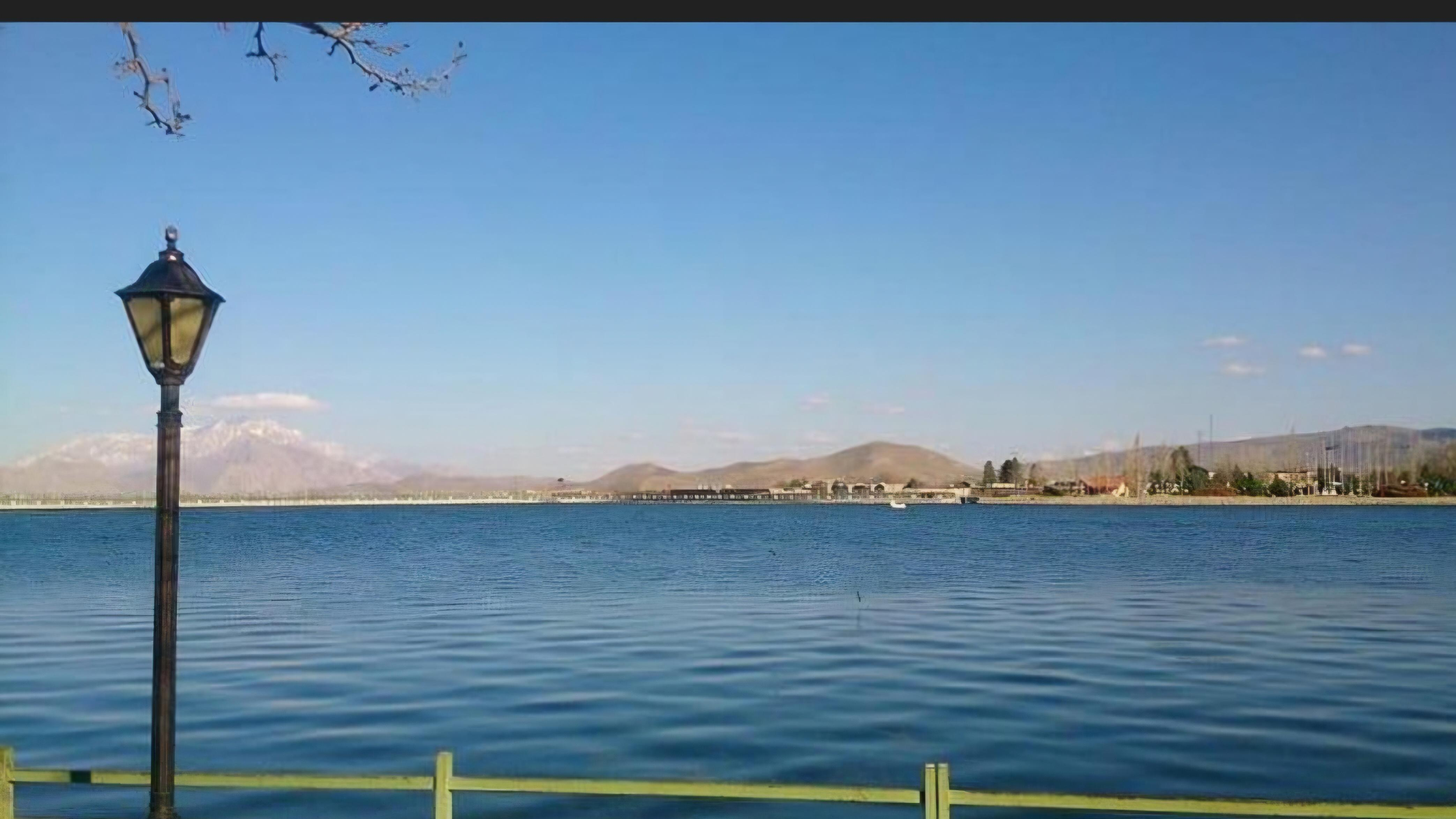 سراب نیلوفر