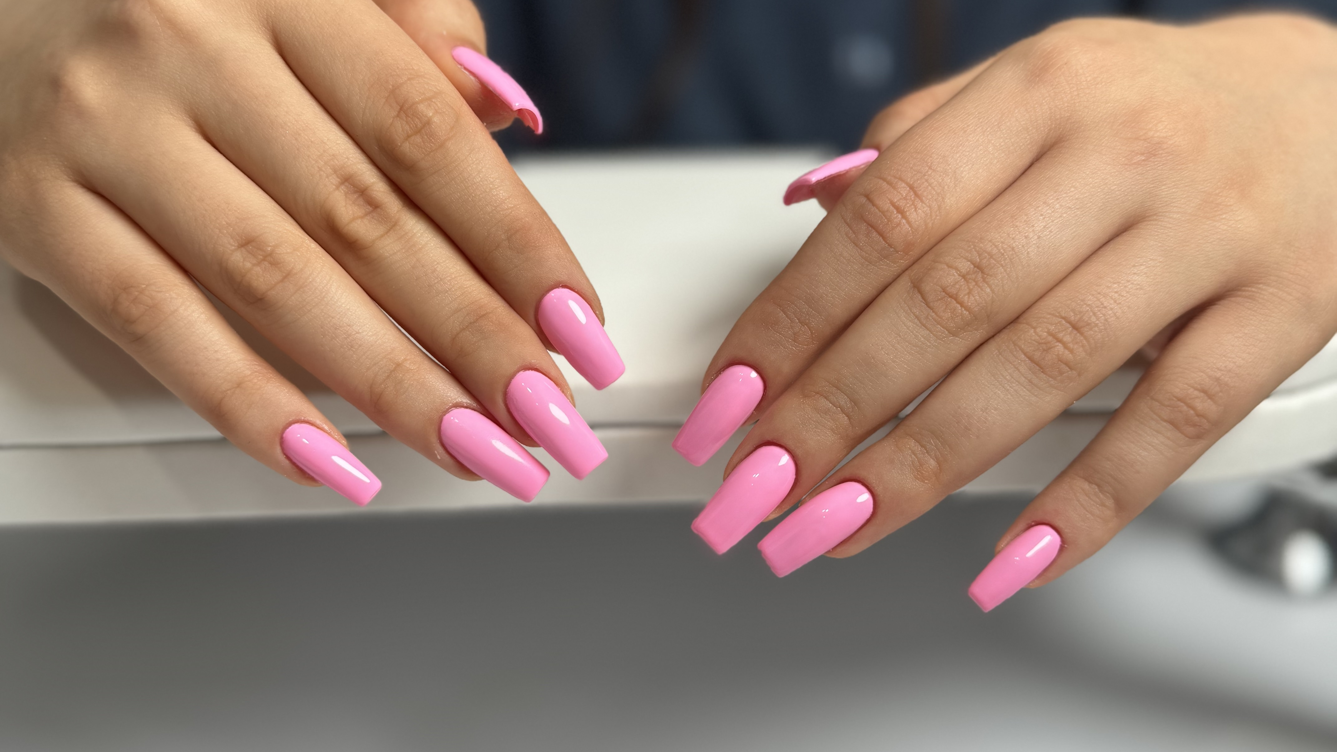 سالن کاشت ناخن نگین صادقیه