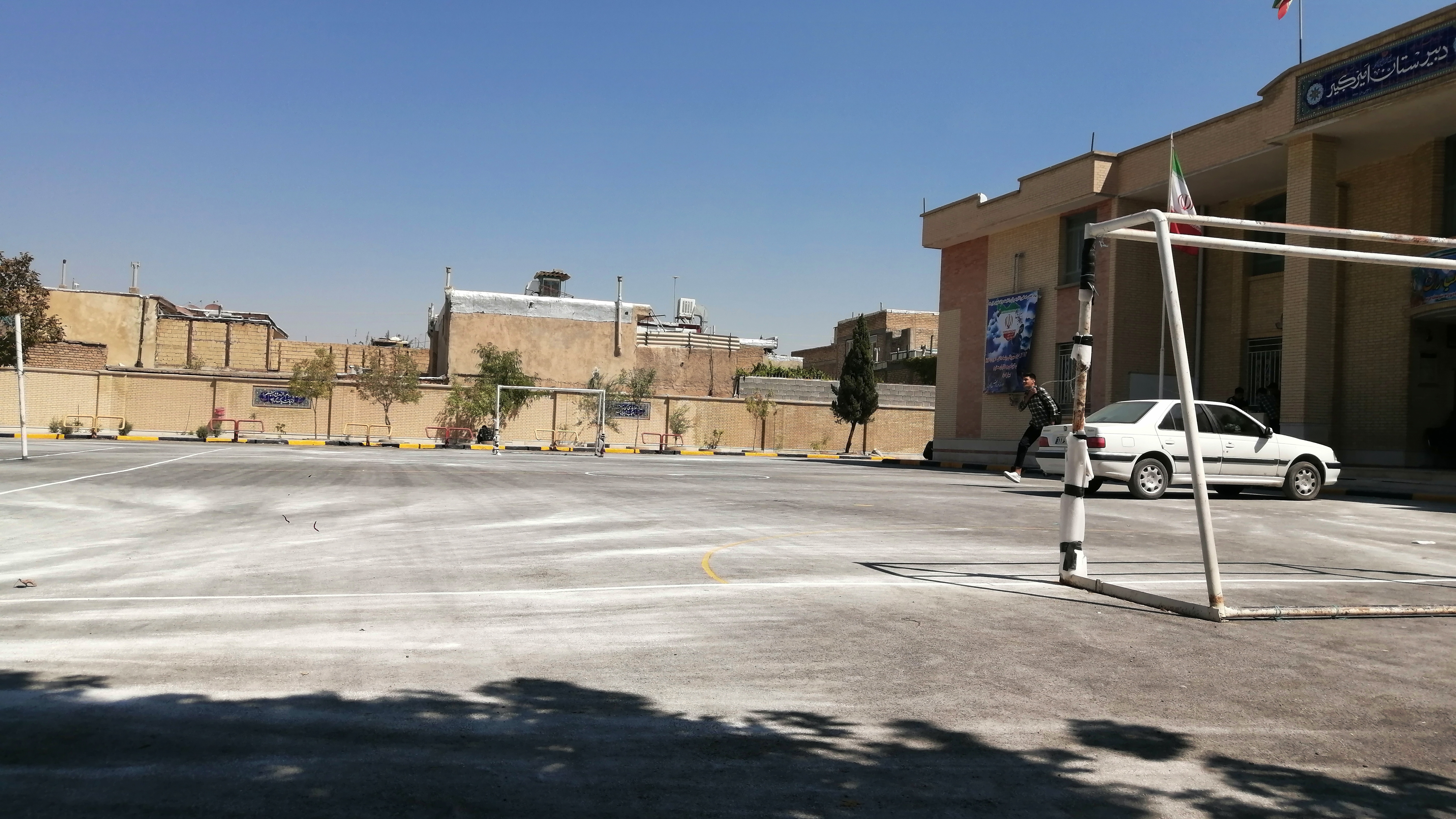 دبیرستان پسرانه ۲۲ بهمن