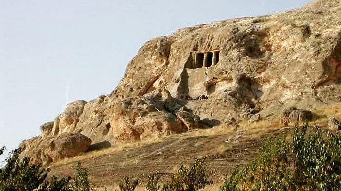 دخمه سنگی فقرگاه