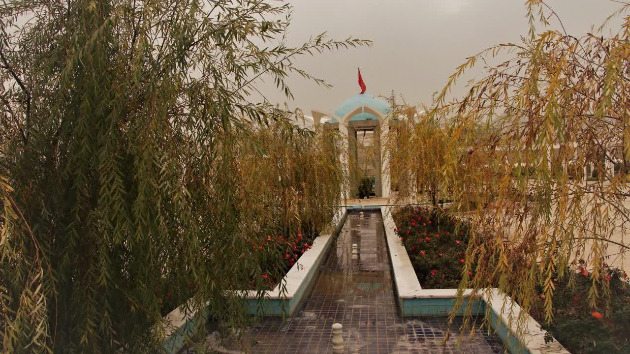 شبستان مسجد و مزار شهید گمنام
