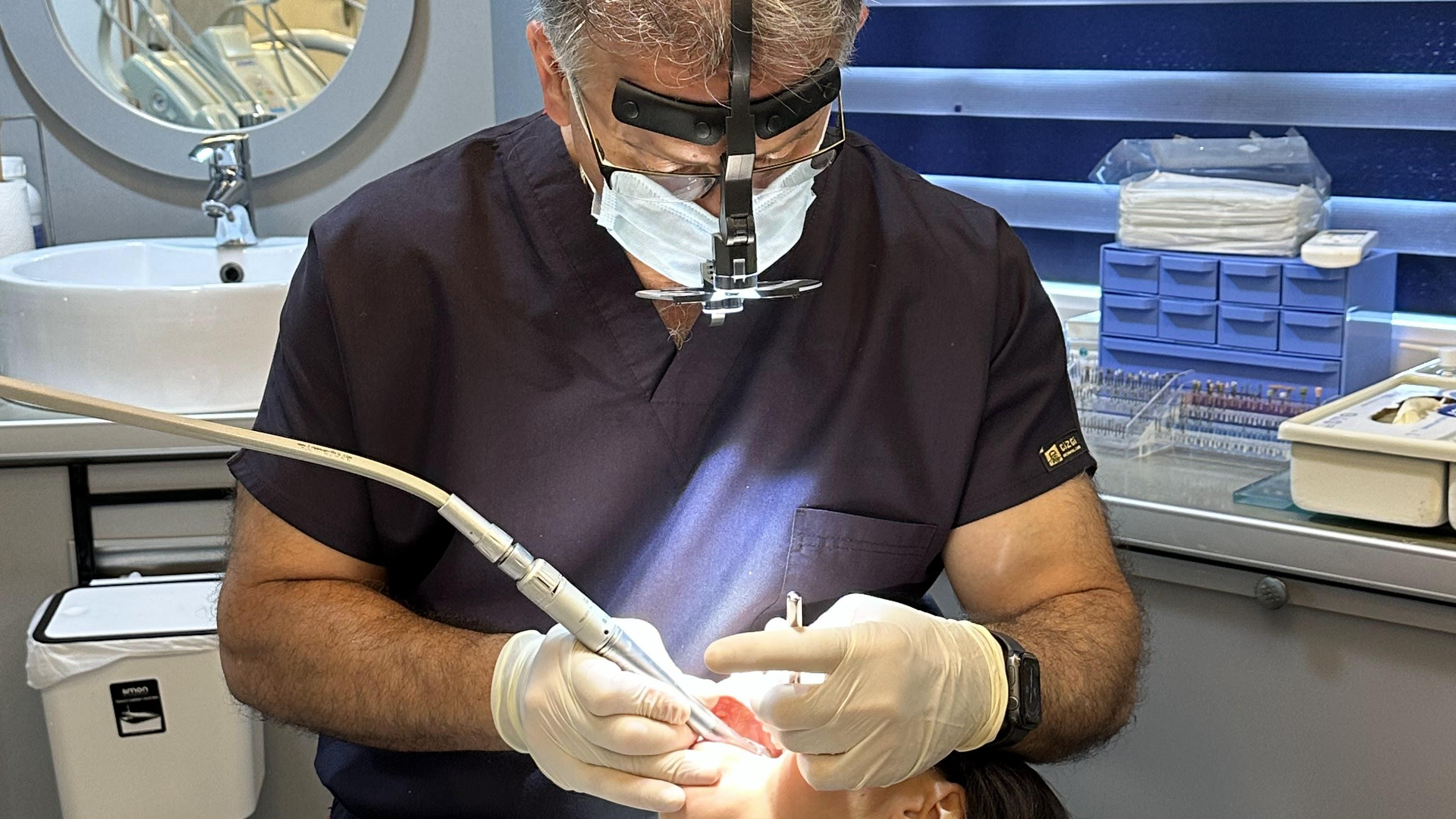 مطب دندانپزشکی دکتر علیرضا نزهتی