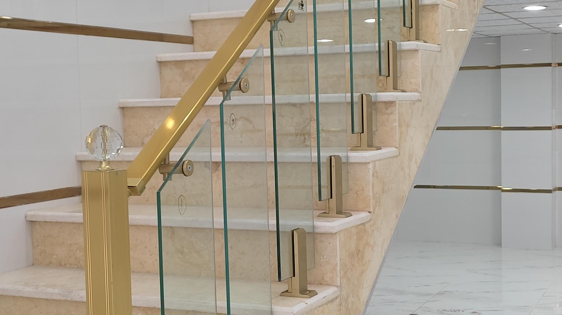 نرده شیشه آذین