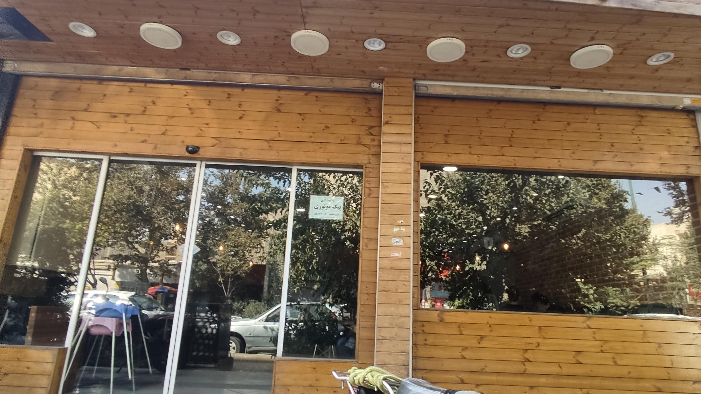 رستوران ایتالیایی کارد استیل