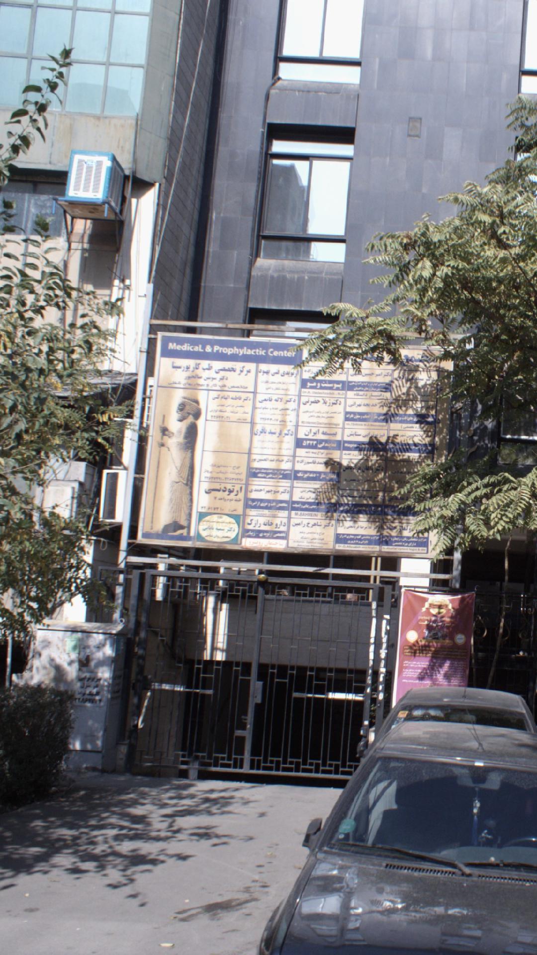 دکتر منوچهر احمدی