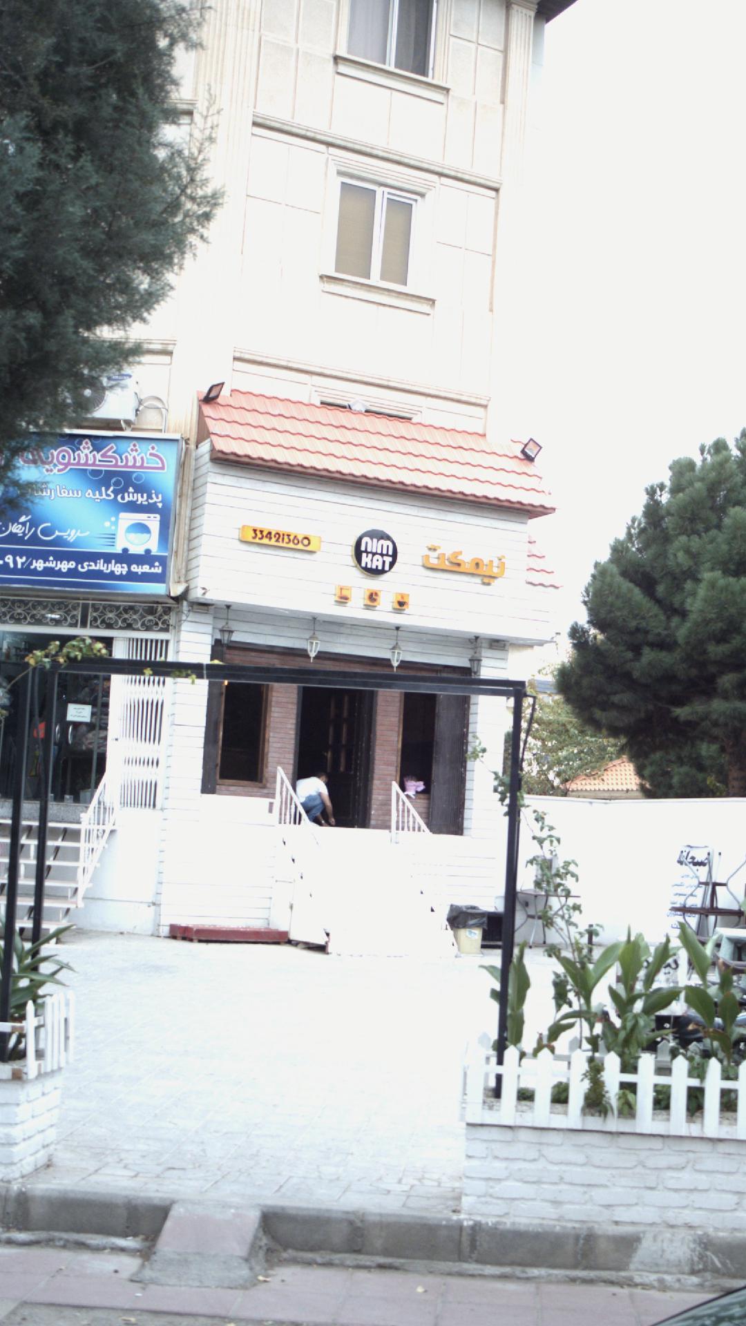 کافه رستوران نیمکت