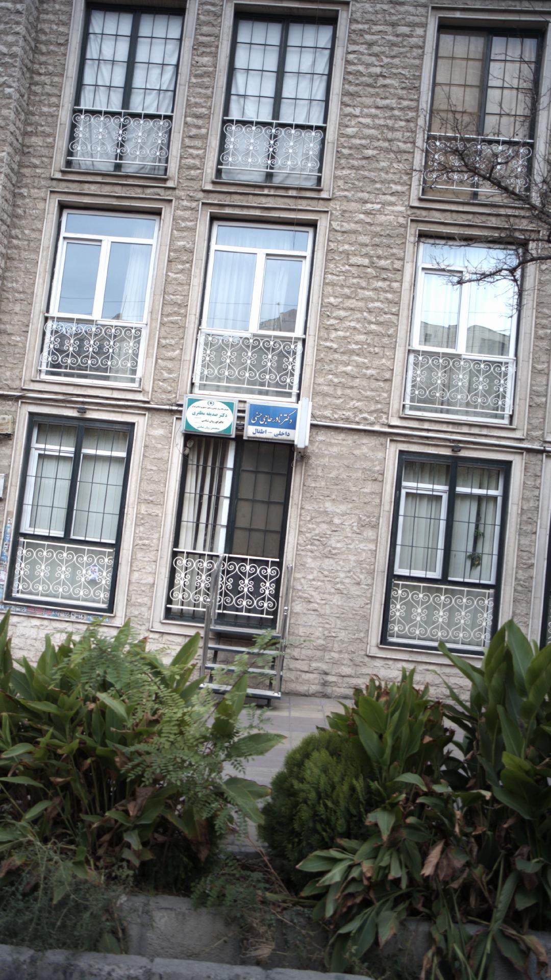 دکتر نادر حاجی حسنی