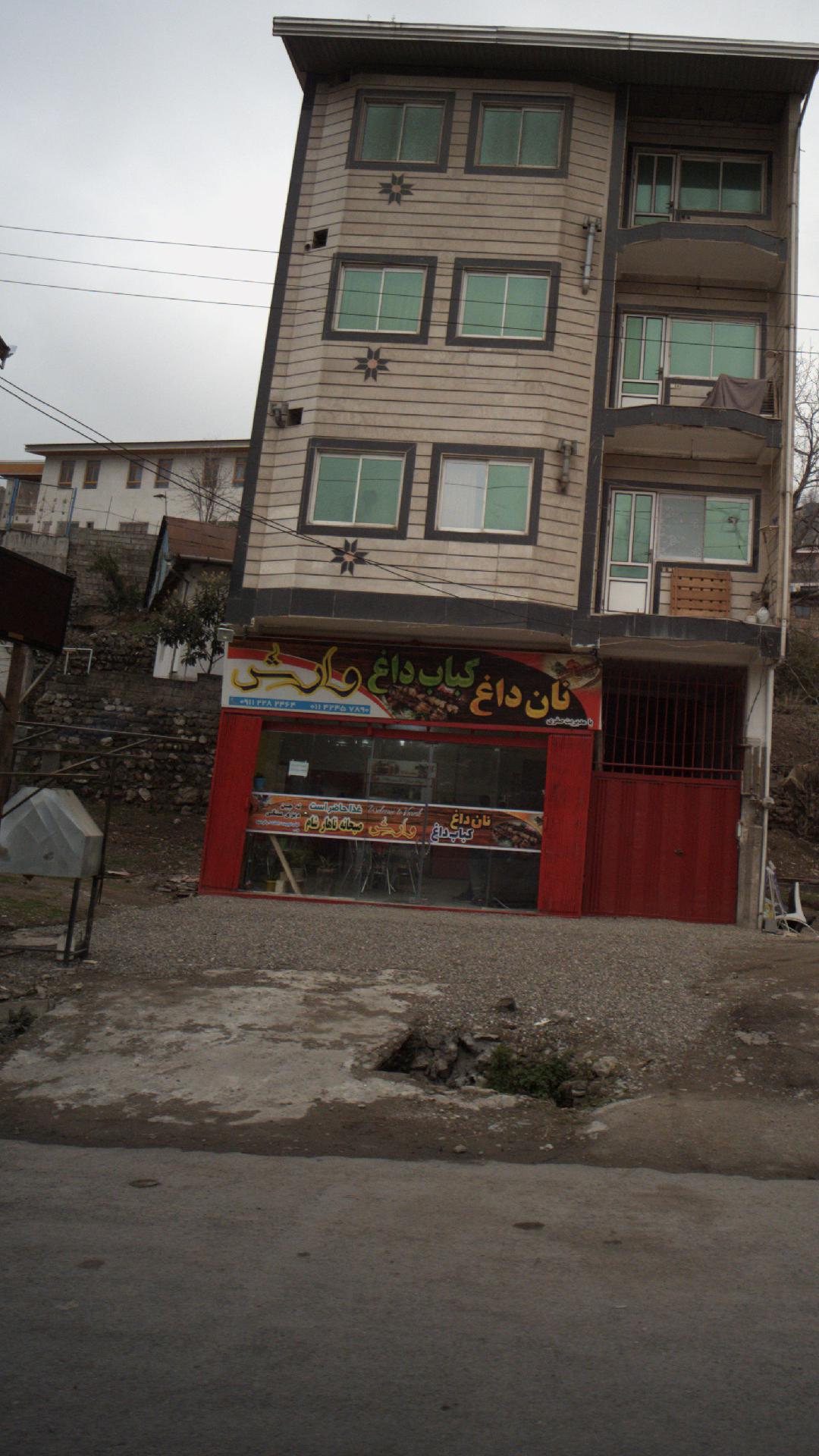نان داغ و کباب داغ و ترش