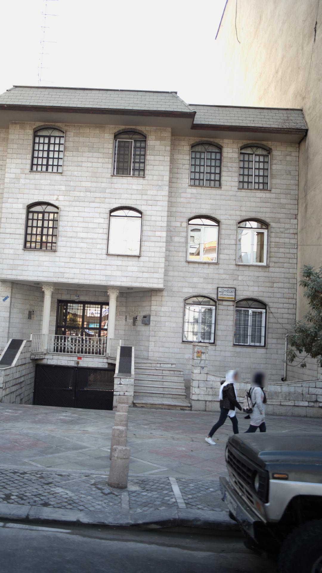 دکتر گلناز ابراهیمی ادیب
